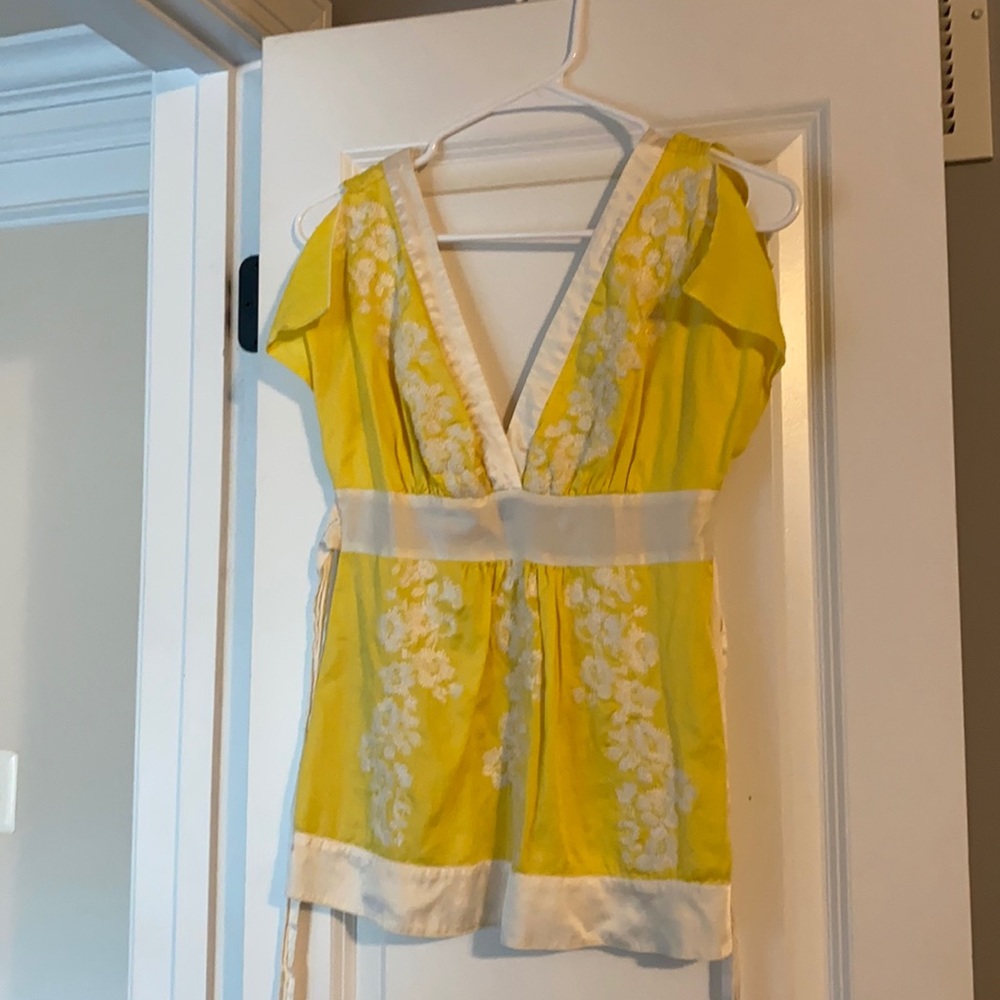 Bebe yellow tank with white emb xs